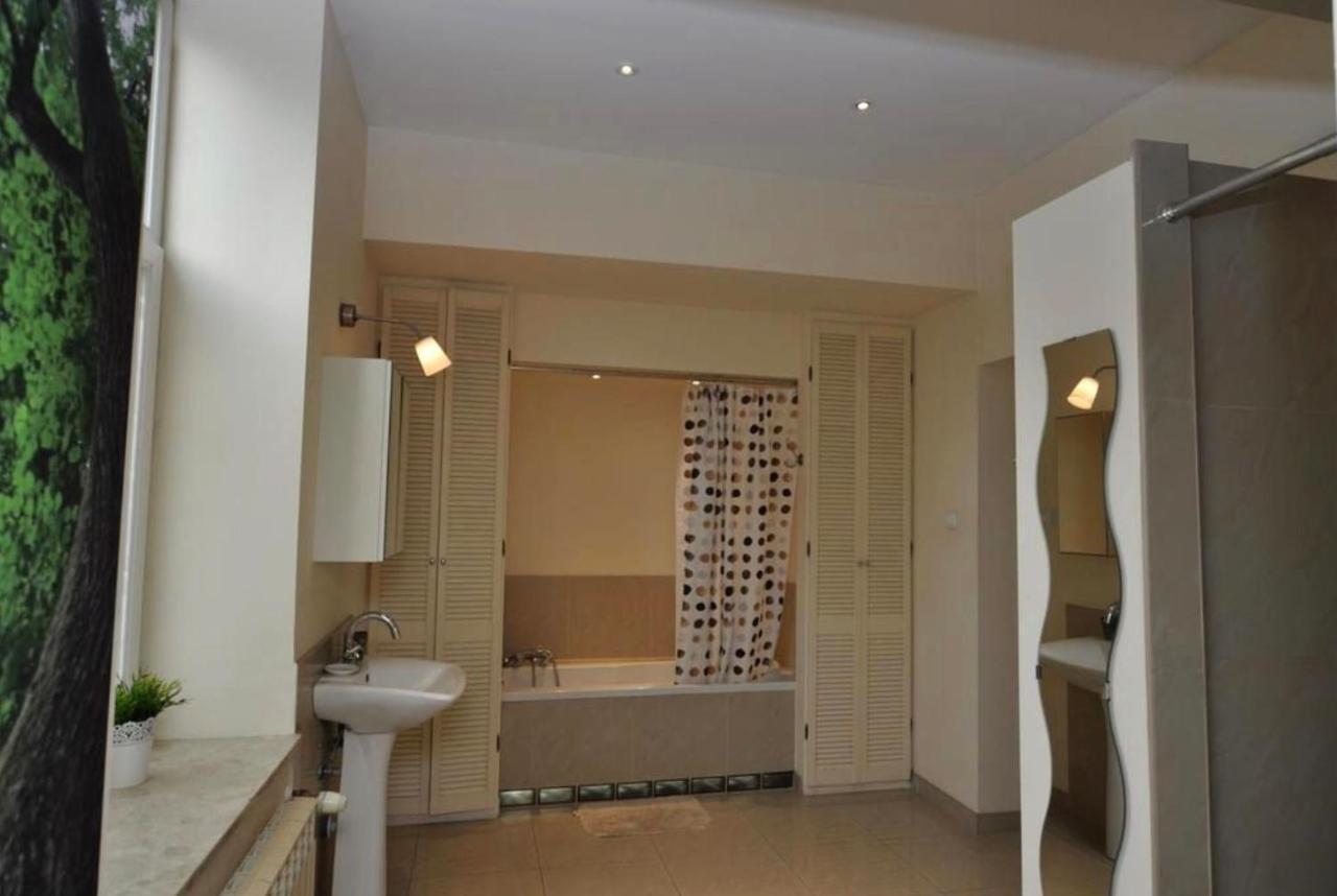 Apartament Dworski Przemyśl Exteriör bild