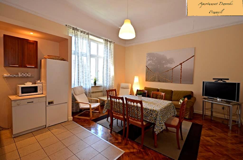 Apartament Dworski Przemyśl Exteriör bild
